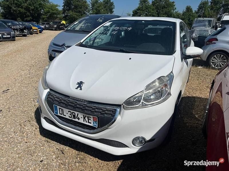Biały Używany 2014 Peugeot 208 Hatchback | 10 000 zł - Obraz 1/4
