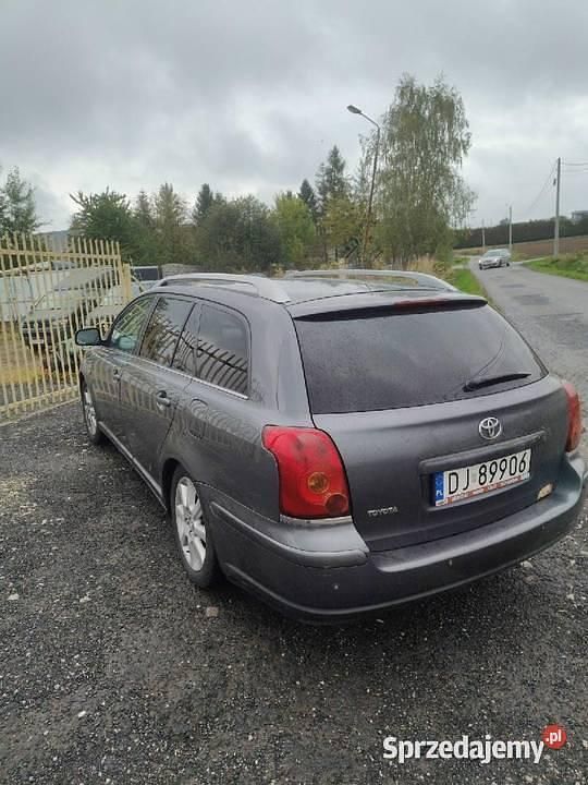 Czarny Używany 2005 Toyota Avensis Kombi | 4800 zł (Dobra cena) - Obraz 1/4
