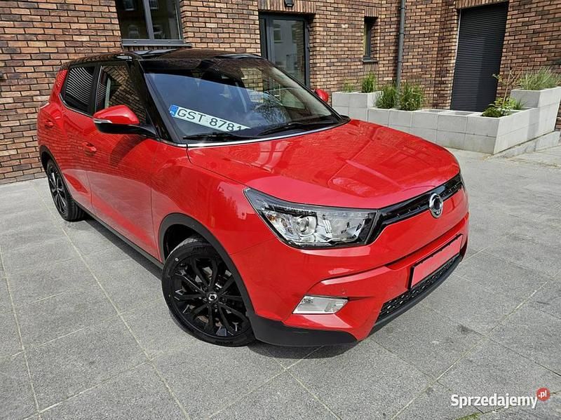 Czerwony Używany 2017 Ssangyong Tivoli Quartz SUV | 33 500 zł - Obraz 1/4