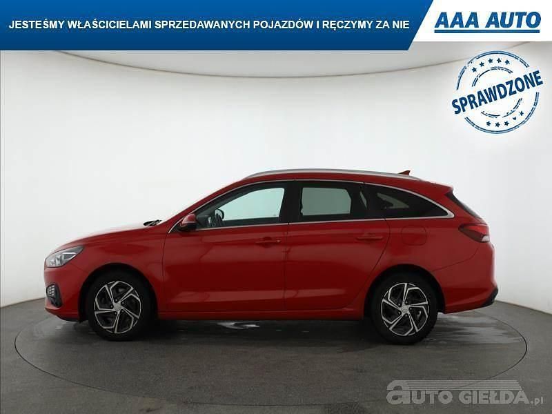 Używany Hyundai i30 2021 Czerwony