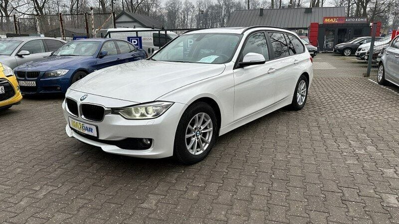 Biały (metalik) Używany 2013 BMW 320 Sedan/Limuzyna | 43 900 zł - Obraz 1/4
