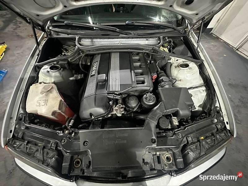 Używany BMW 323 2000 Srebrny Sedan/Limuzyna