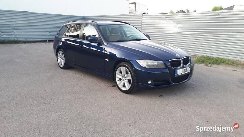 Niebieski Używany 2015 BMW 318 Kombi | 29 800 zł (Super Cena) - Obraz 1/4