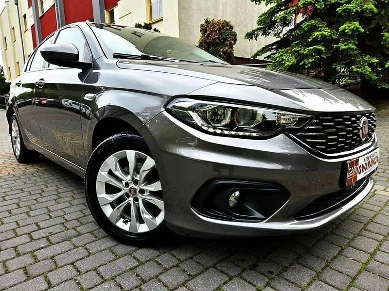 Szary Używany 2018 Fiat Tipo Hatchback | 37 999 zł (Uczciwa cena) - Obraz 1/4