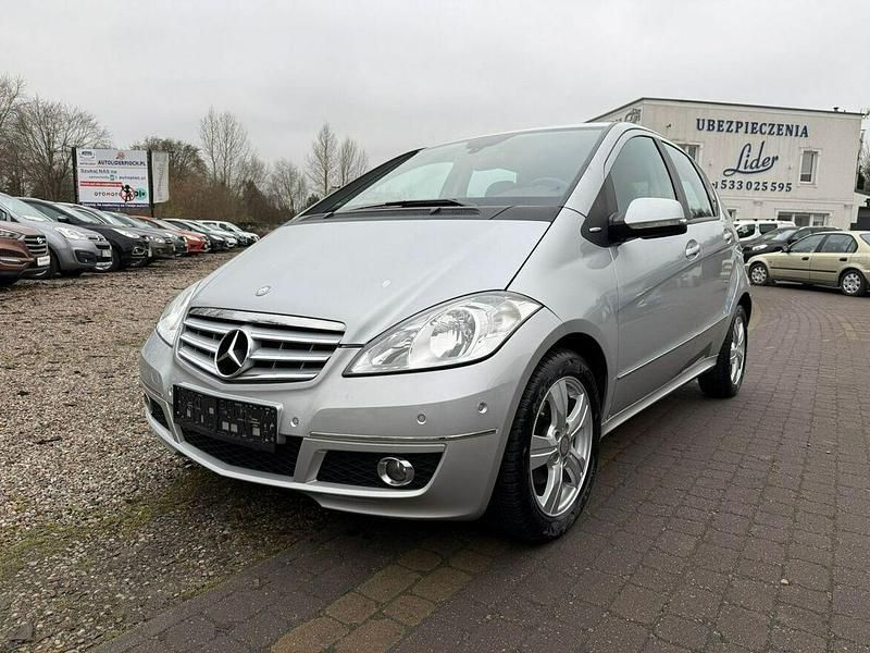 Używany Mercedes A180 116 KM (85 kW) 2010 Srebrny Hatchback