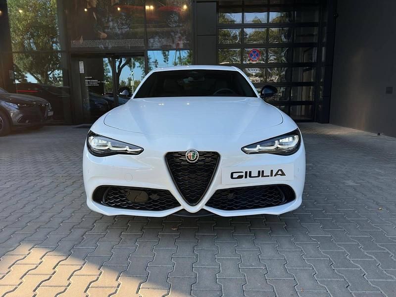 Nowe Alfa Romeo Giulia Veloce 280 KM (205 kW) 2025 Lakier pastelowy biały  alfa white Sedan/Limuzyna