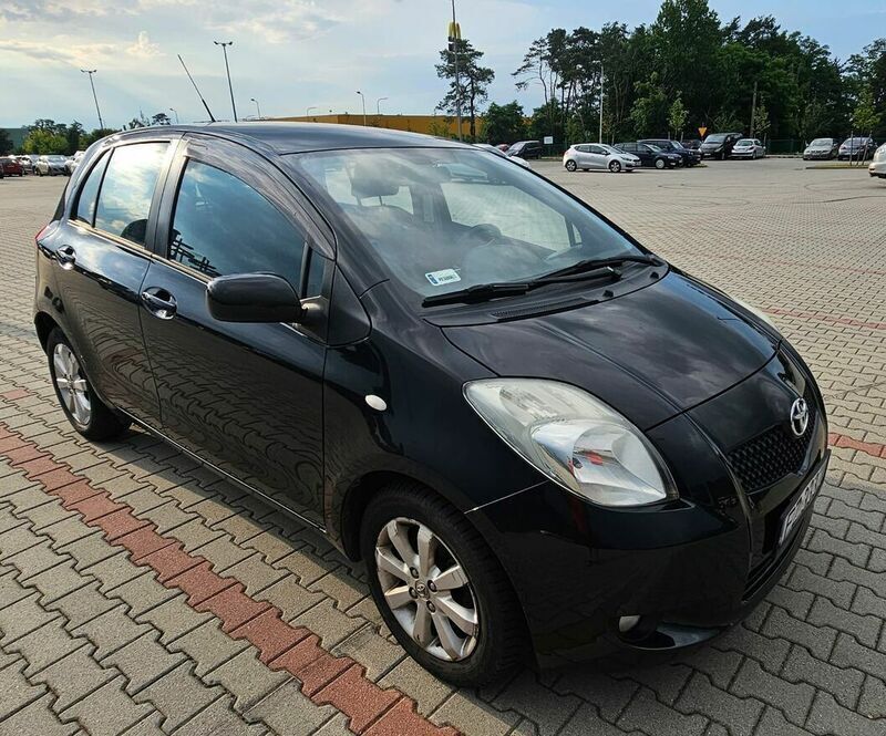 Czarny Używany 2008 Toyota Yaris Hatchback | 13 900 zł (Dość drogi) - Obraz 1/4