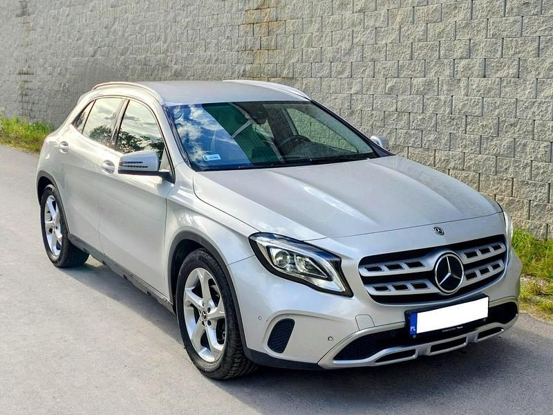 Szary (metalik) Używany 2019 Mercedes GLA200 SUV | 92 000 zł (Uczciwa cena) - Obraz 1/4