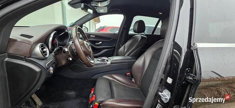 Używany Mercedes GLC250 211 KM (155 kW) 2018 Czarny SUV