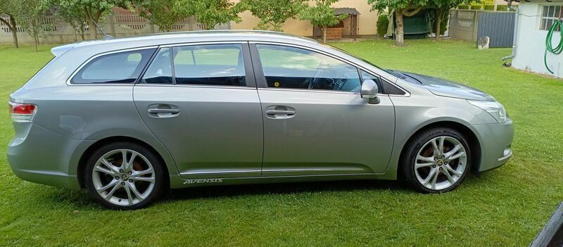 Szary Używany 2009 Toyota Avensis Kombi | 31 500 zł - Obraz 1/4