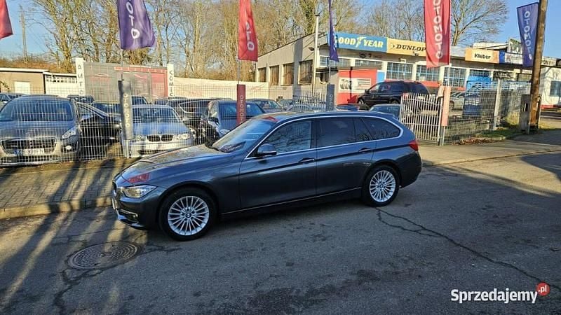 Szary Używany 2013 BMW 320 Luxury Line Kombi | 35 900 zł (Dobra cena) - Obraz 1/4