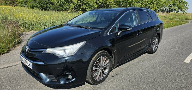 Inny kolor Używany 2015 Toyota Avensis Kombi | 29 999 zł - Obraz 1/4