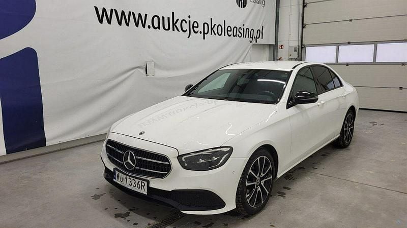 Używany Mercedes E220 195 KM (143 kW) 2020 Biały Sedan/Limuzyna