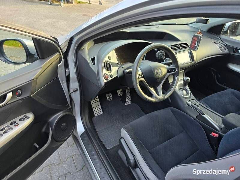 Używany Honda Civic 140 KM (102 kW) 2009 Srebrny Hatchback