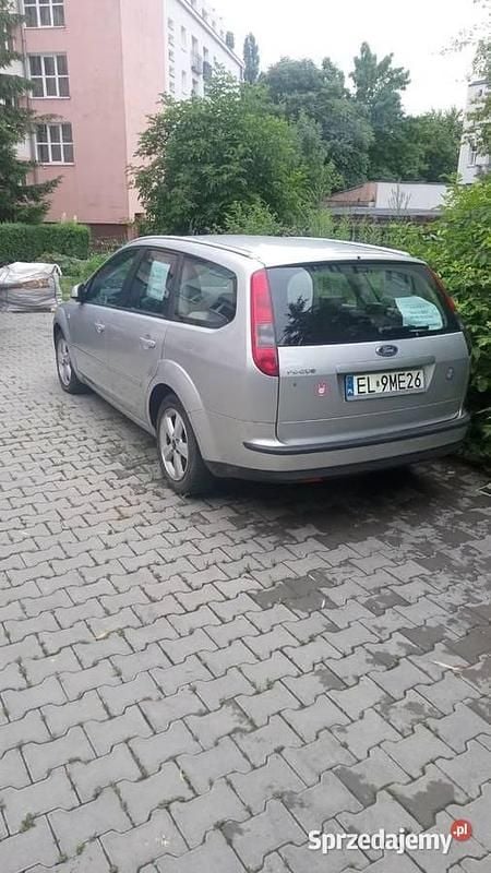 Używany Ford Focus 2005 Srebrny Kombi