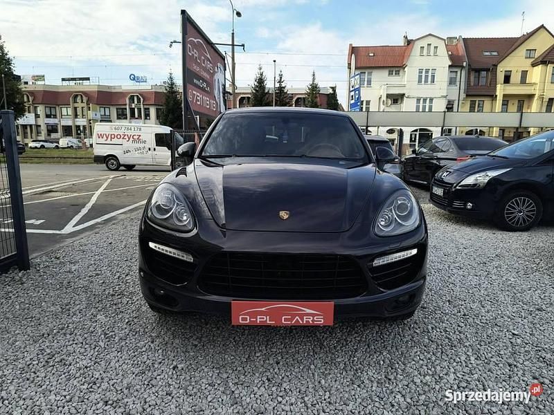 Czarny Używany 2011 Porsche Cayenne GTS SUV | 73 900 zł - Obraz 1/4