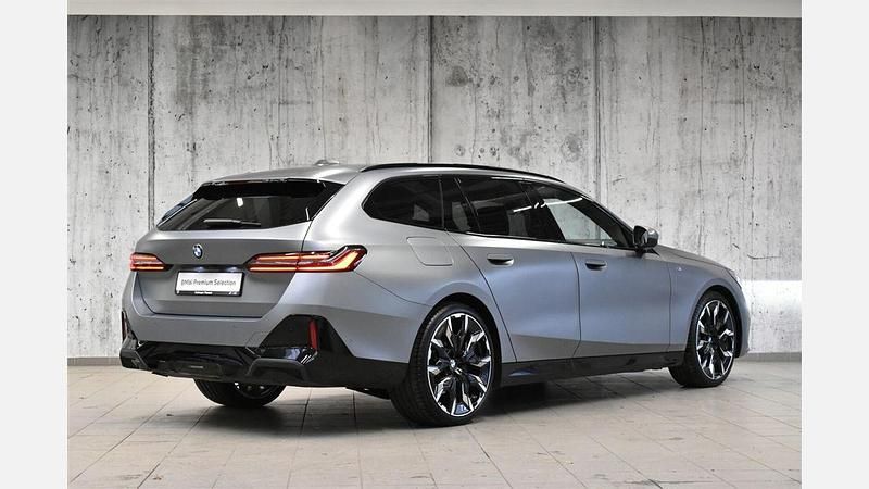 Używany BMW 520 Comfort Edition 197 KM (144 kW) 2024 Frozen pure grey metallic metalizowany Kombi