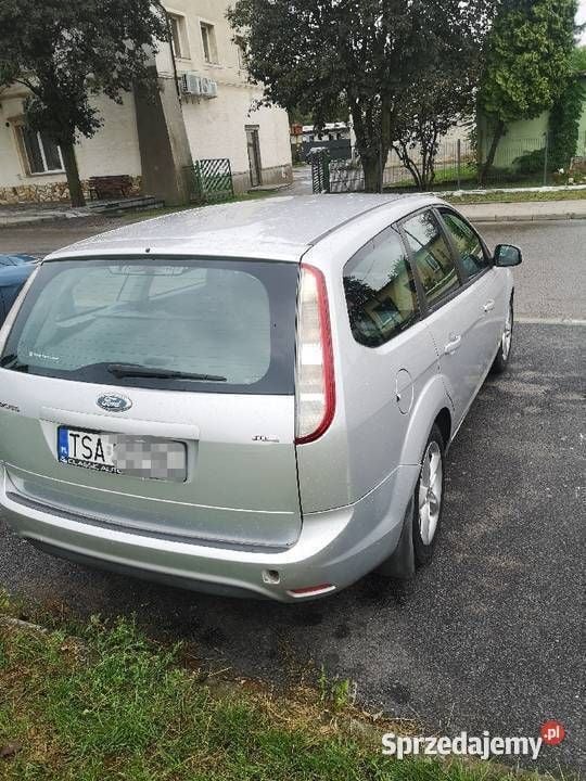 Używany Ford Focus 2010 Srebrny Sedan/Limuzyna