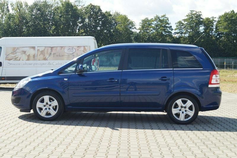 Używany Opel Zafira 115 KM (84 kW) 2010 Niebieski Minivan