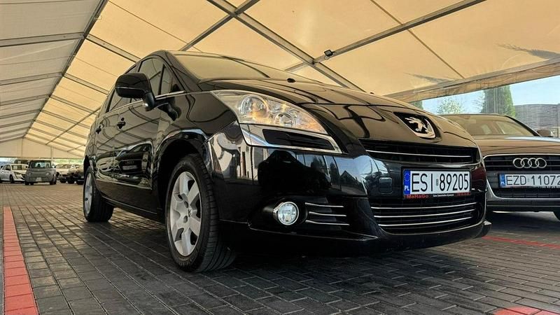 Czarny Używany 2011 Peugeot 5008 Minivan | 19 700 zł - Obraz 1/4
