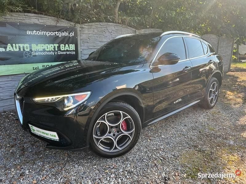 Czarny Używany 2018 Alfa Romeo Stelvio SUV | 88 800 zł (Uczciwa cena) - Obraz 1/4