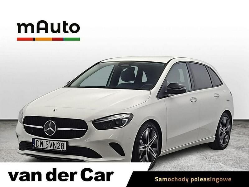 Biały Używany 2023 Mercedes 200 Progressive Hatchback | 149 900 zł - Obraz 1/4