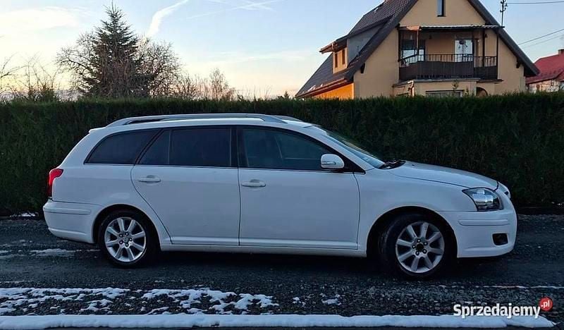 Biały Używany 2007 Toyota Avensis Kombi | 5900 zł (Dobra cena) - Obraz 1/4