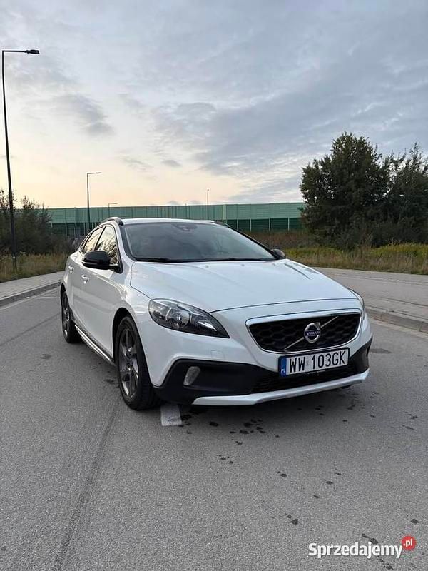 Biały Używany 2015 Volvo V40 CC Kombi | 62 000 zł - Obraz 1/4