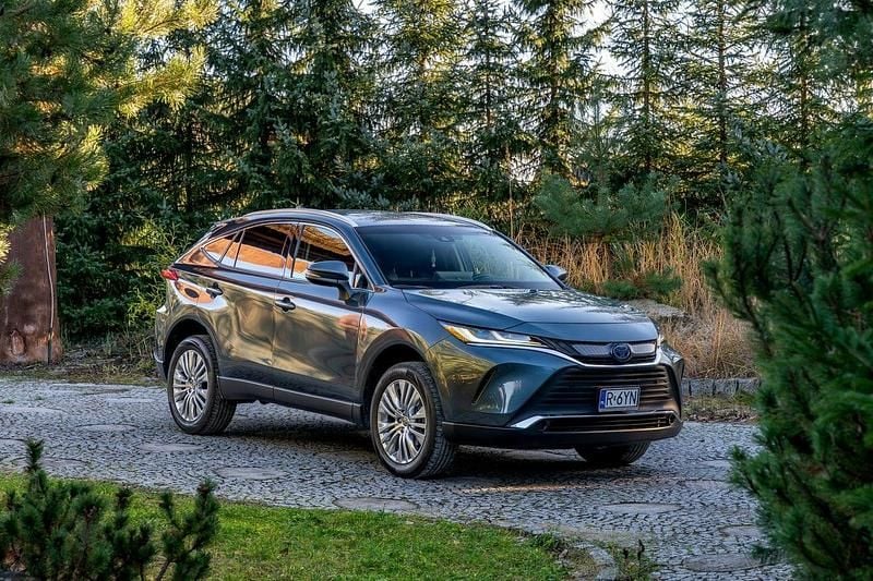 Szary (metalik) Używany 2022 Toyota Venza XLE SUV | 159 777 zł - Obraz 1/4