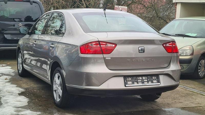 Używany Seat Toledo 105 KM (77 kW) 2014 Beżowy Sedan/Limuzyna