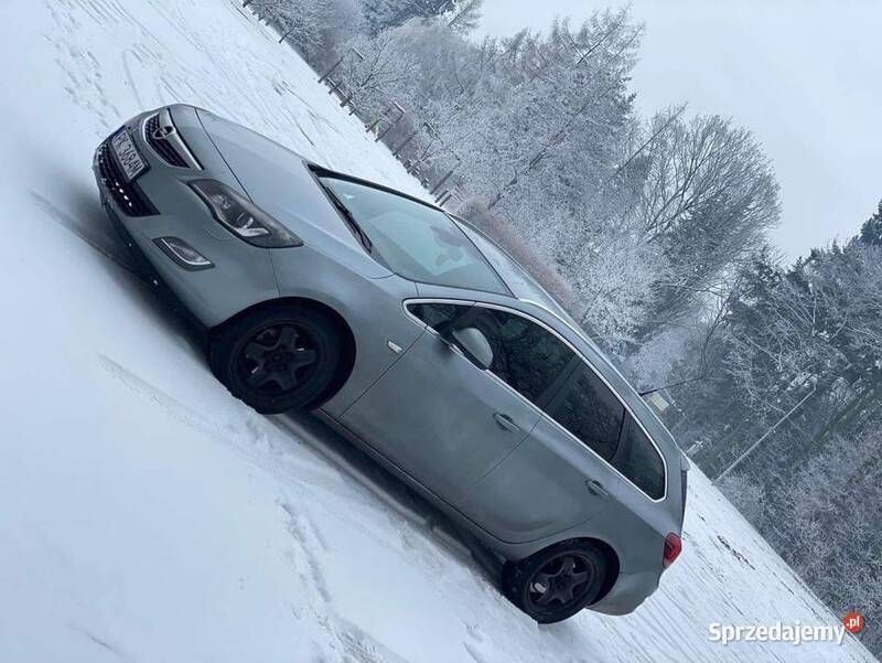 Srebrny Używany 2012 Opel Astra Kombi | 22 550 zł (Uczciwa cena) - Obraz 1/4