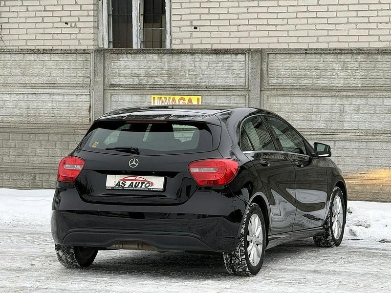 Używany Mercedes A180 Urban 122 KM (89 kW) 2014 Czarny Hatchback