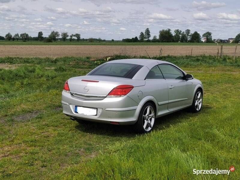 Używany Opel Astra Cabriolet 150 KM (110 kW) 2007 Srebrny Kabriolet