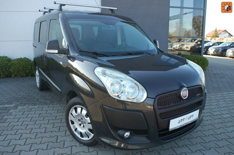Czarny Używany 2011 Fiat Doblò Minivan | 17 800 zł (Uczciwa cena) - Obraz 1/4
