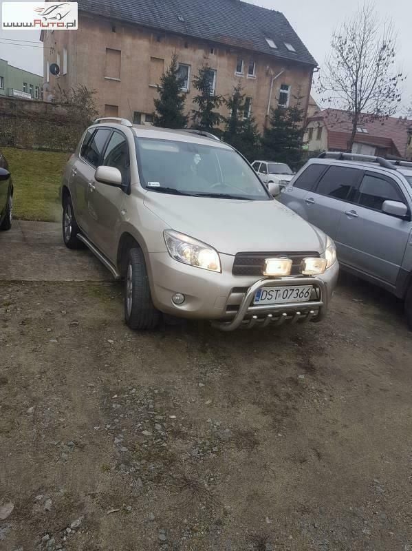 Używany Toyota RAV4 136 KM (100 kW) 2007 Złoty (metalik) SUV