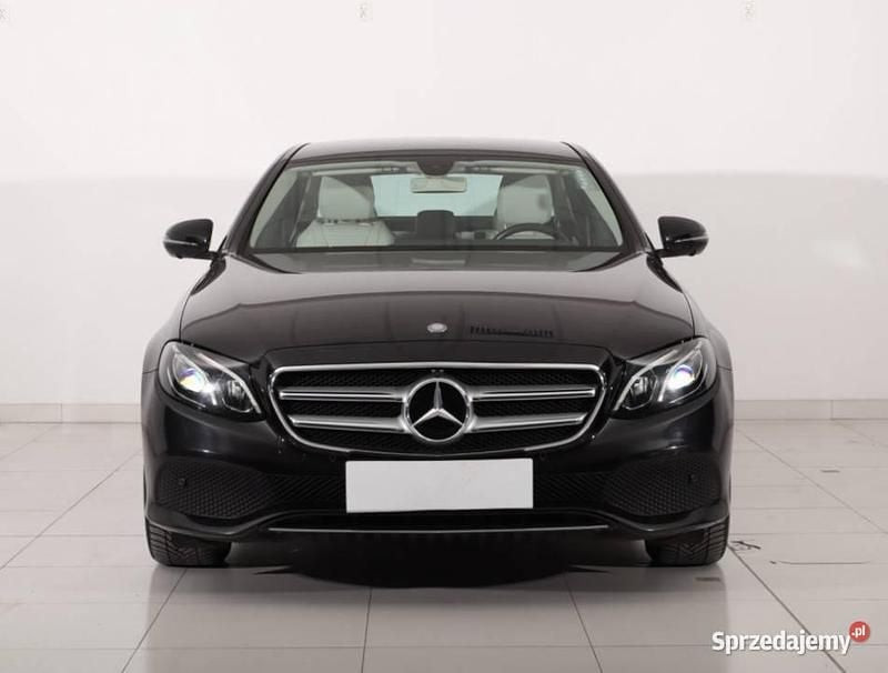Czarny Używany 2017 Mercedes E220 Sedan/Limuzyna | 113 999 zł (Uczciwa cena) - Obraz 1/4
