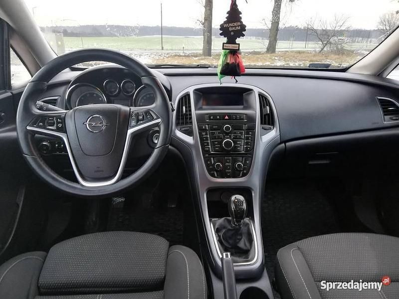 Srebrny Używany 2013 Opel Astra Kombi | 99 000 zł - Obraz 1/4