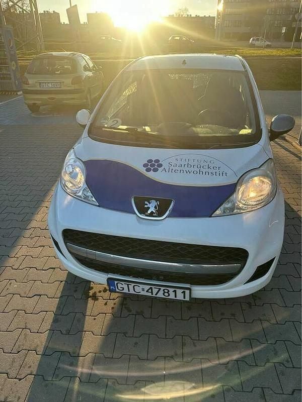 Używany Peugeot 107 2011 Biały Hatchback