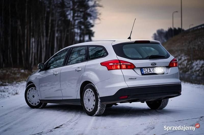 Używany Ford Focus 2016 Srebrny Sedan/Limuzyna
