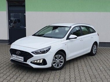 Biały Używany 2021 Hyundai i30 Classic Kombi | 36 500 zł (Super Cena) - Obraz 1/4