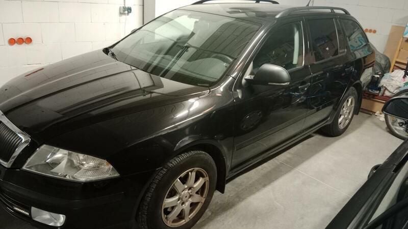Czarny Używany 2012 Skoda Octavia Kombi | 36 000 zł (Drogi) - Obraz 1/4