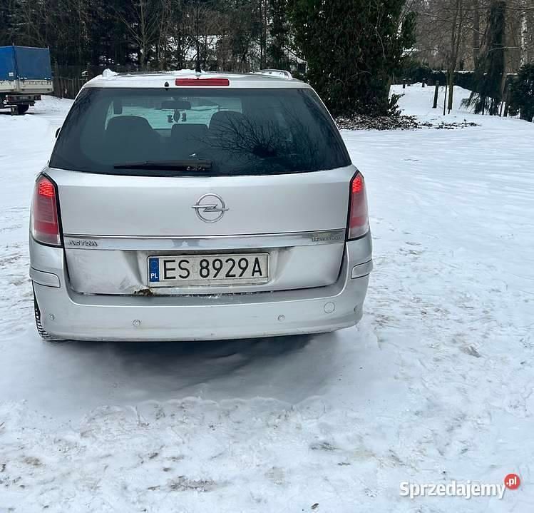 Używany Opel Astra 105 KM (77 kW) 2004 Srebrny Kombi