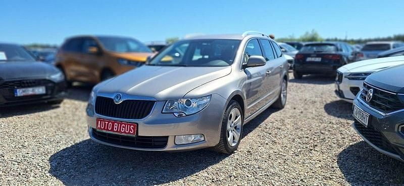 Używany Skoda Superb 160 KM (117 kW) 2011 Szary (metalik) Kombi