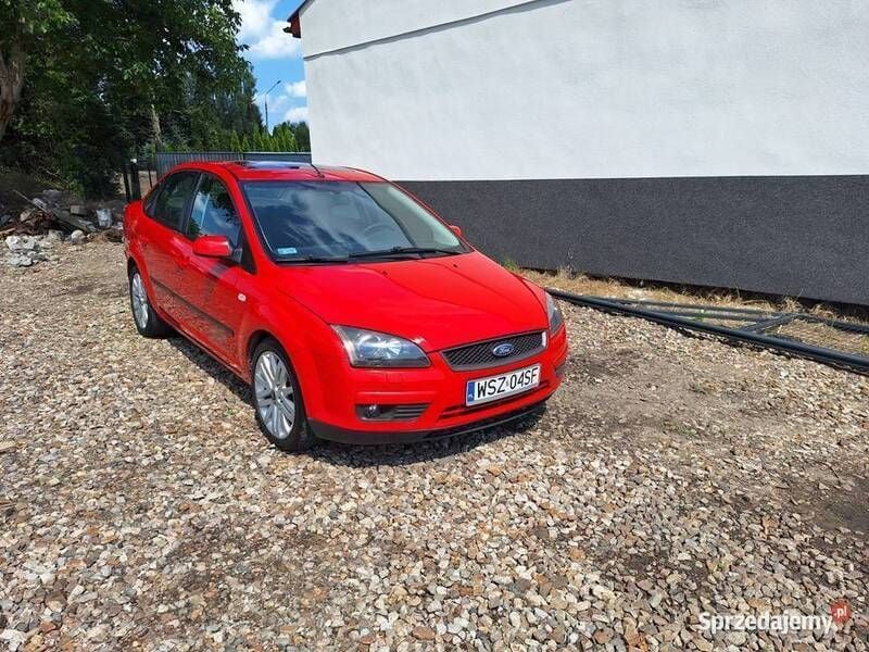 Używany Ford Focus 2005 Czerwony Sedan/Limuzyna