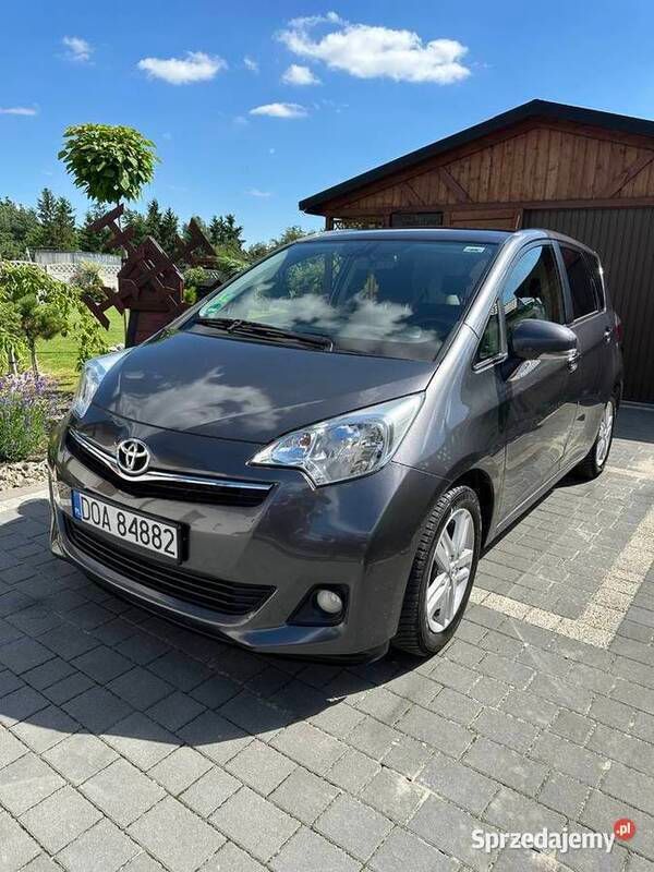 Używany 2013 Toyota Verso-S Minivan | 32 000 zł - Obraz 1/4