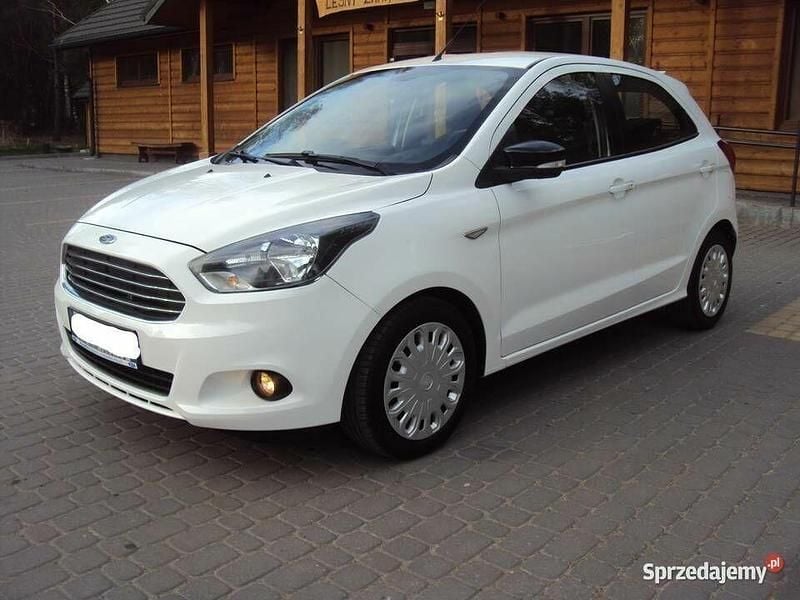 Biały Używany 2017 Ford Ka Plus Trend Hatchback | 36 900 zł - Obraz 1/4