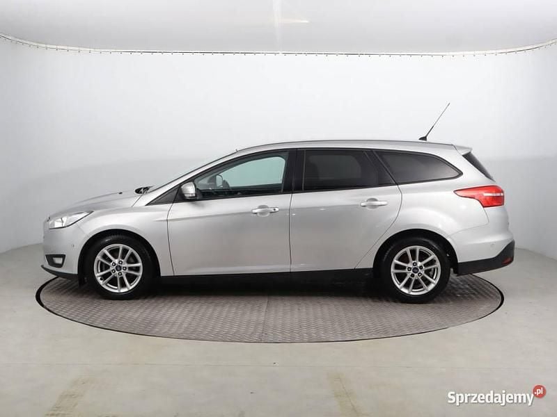 Używany Ford Focus 2017 Srebrny Kombi