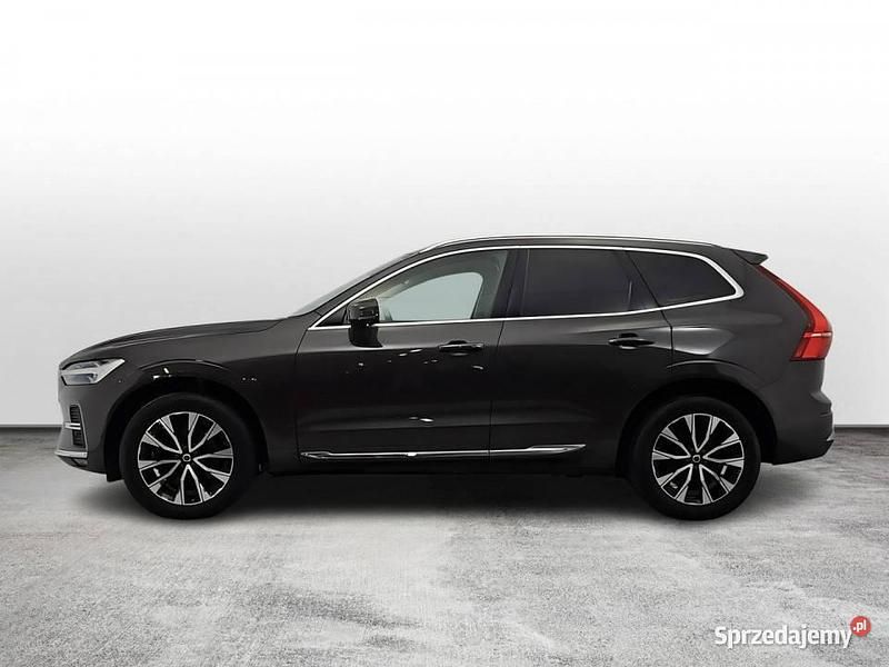 Grafitowy (metalik) Używany 2022 Volvo XC60 Plus SUV | 149 900 zł (Dość drogi) - Obraz 1/4