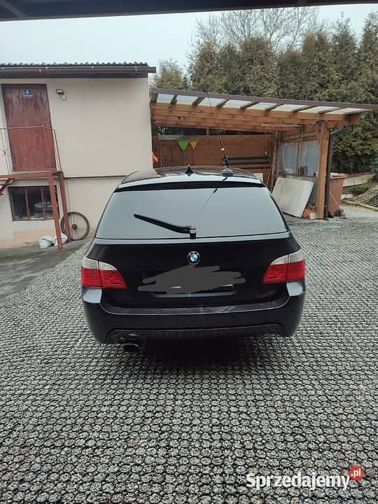 Czarny Używany 2008 BMW 520 Kombi | 22 000 zł (Uczciwa cena) - Obraz 1/4