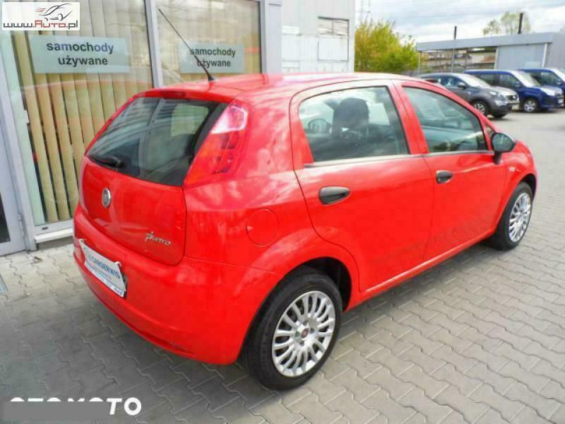Używany Fiat Grande Punto 75 KM (55 kW) 2011 Czerwony Hatchback